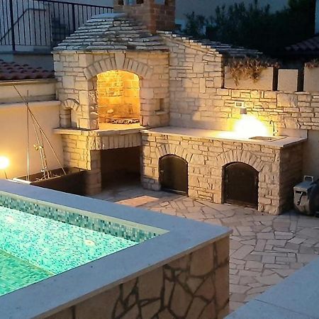 Traumferienwohnung Mit Privatem Pool & Gemuetlicher Grillecke Am Meer, Kroatien, Istrien, Liznjan Bei Medulin - Bester Urlaub An Der Adria, Fuer Paare Luaran gambar