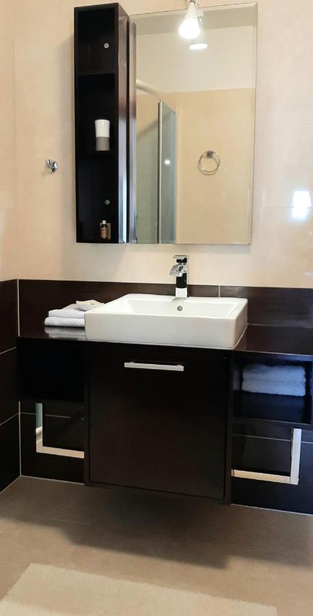 Traumferienwohnung Mit Privatem Pool & Gemuetlicher Grillecke Am Meer, Kroatien, Istrien, Liznjan Bei Medulin - Bester Urlaub An Der Adria, Fuer Paare Luaran gambar