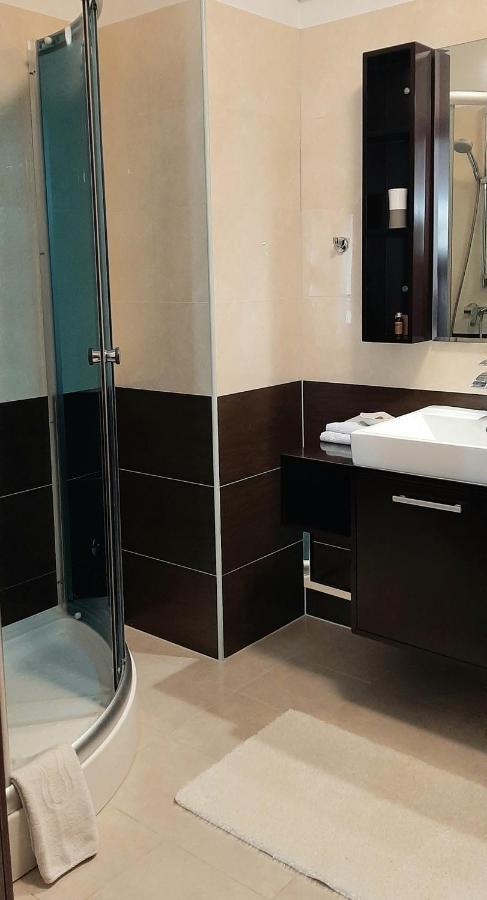 Traumferienwohnung Mit Privatem Pool & Gemuetlicher Grillecke Am Meer, Kroatien, Istrien, Liznjan Bei Medulin - Bester Urlaub An Der Adria, Fuer Paare Luaran gambar