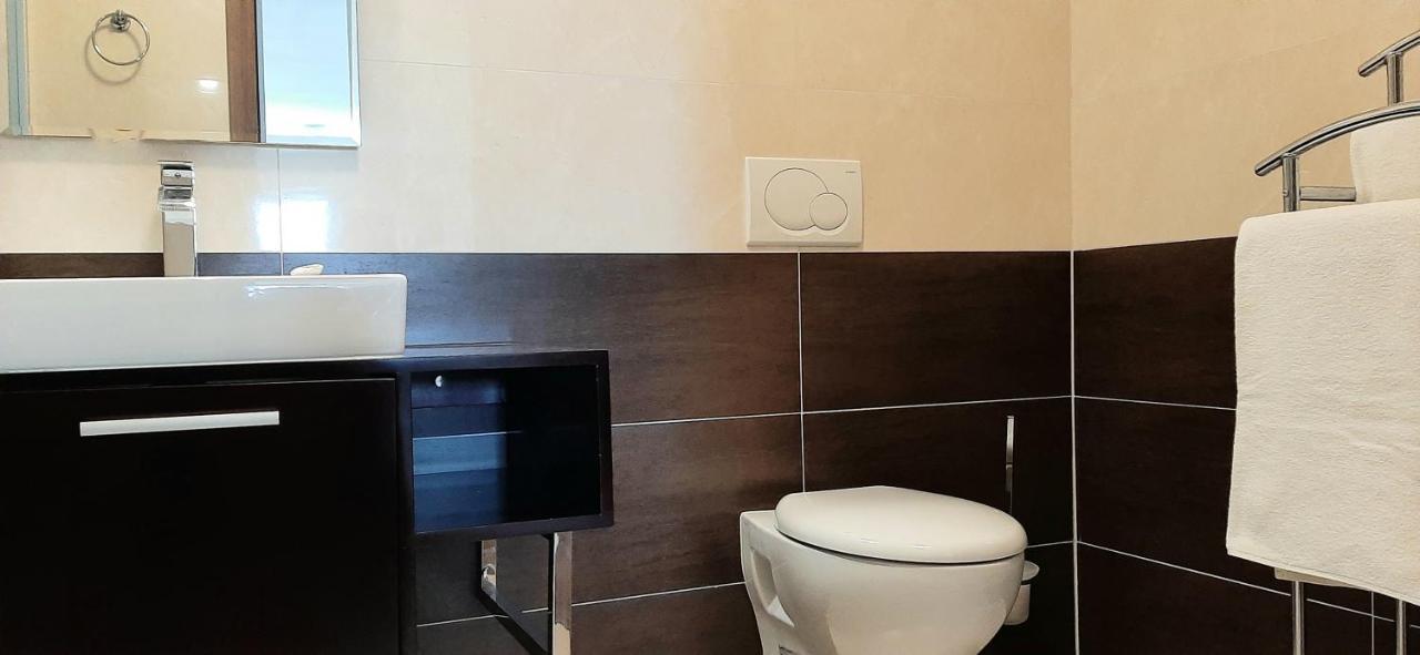 Traumferienwohnung Mit Privatem Pool & Gemuetlicher Grillecke Am Meer, Kroatien, Istrien, Liznjan Bei Medulin - Bester Urlaub An Der Adria, Fuer Paare Luaran gambar